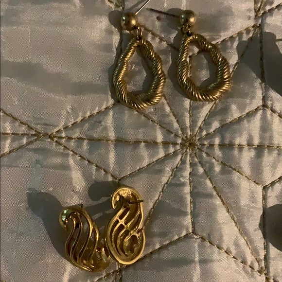 👀👀6 prs of vintage Avon earrings -pierced ears - Picture 4 of 5